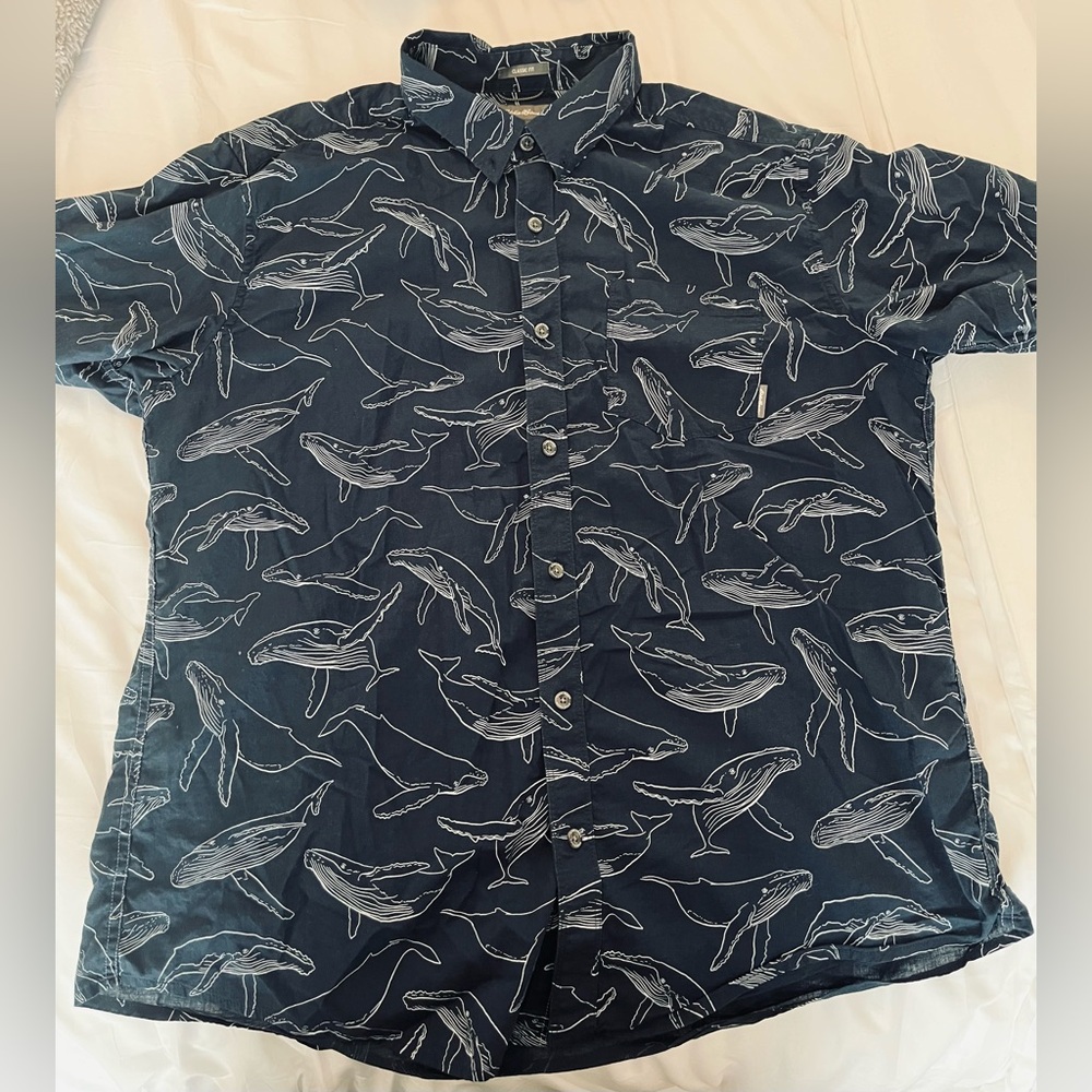 Eddie Bauer Dark Blue Whale Print Men's Shirt - XL Classic Fit (Vintage 2000s)